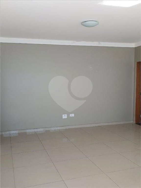 Sobrado à venda com 3 quartos, sendo 1 suíte, em Parque Ramos Freitas, São Paulo, SP