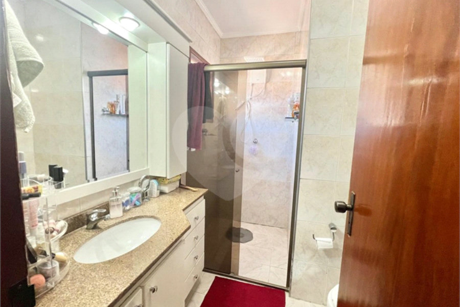 Casa à venda com 3 quartos, sendo 1 suíte, no condomínio Heráclito Graça, São Paulo - SP