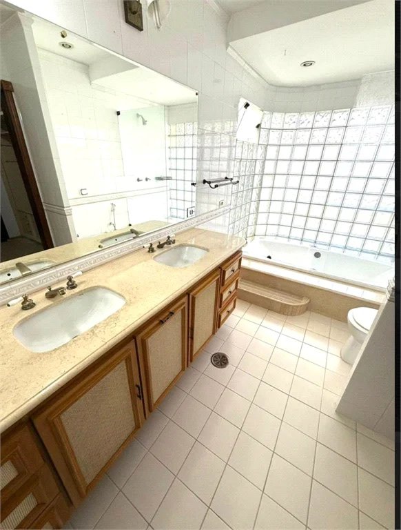 Casa à venda com 5 quartos, sendo 3 suítes,  em Jardim Leonor, São Paulo, SP