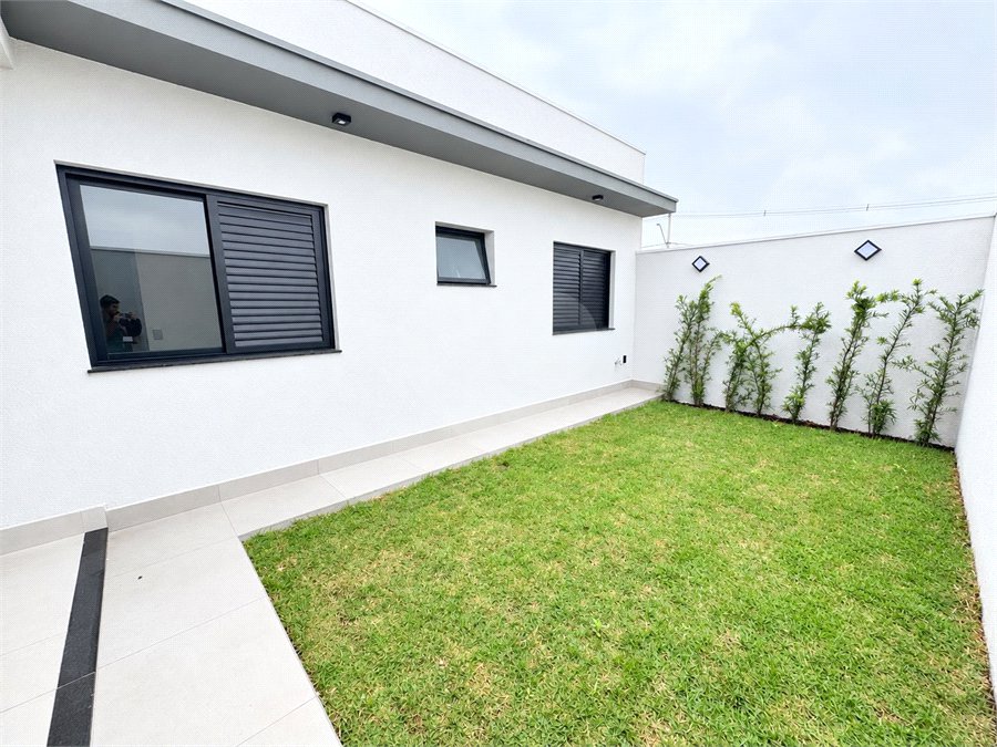 Casa à venda com 2 quartos, sendo 1 suíte, no condomínio Tivolli, Itapetininga - SP