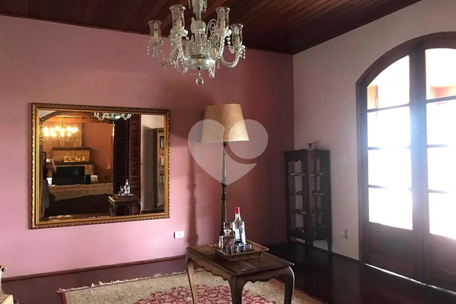 Casa à venda com 5 quartos, sendo 3 suítes, no condomínio Alpes da Cantareira, Mairiporã - SP