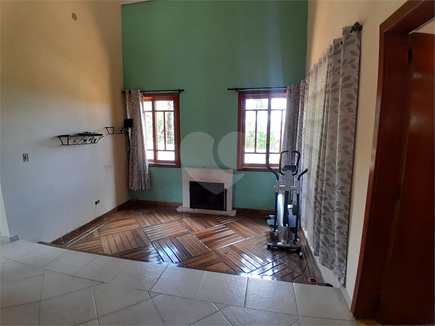 Casa à venda com 3 quartos, sendo 2 suítes,  no condomínio Alpes da Cantareira, Mairiporã - SP
