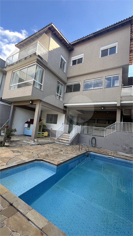 Sobrado à venda com 3 suítes em Jardim Maristela, Atibaia, SP