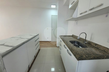 Apartamento à venda com 2 quartos em Vila Anastácio, São Paulo, SP