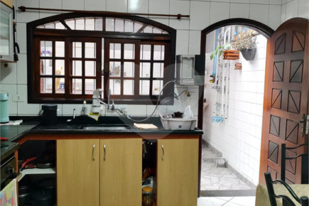 Casa à venda com 4 quartos, sendo 1 suíte, em Jardim Leila, Guarulhos, SP