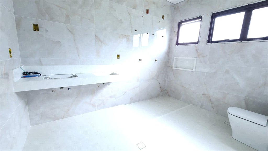 Casa à venda com 3 suítes no condomínio Residencial Jardim Primavera, Louveira - SP