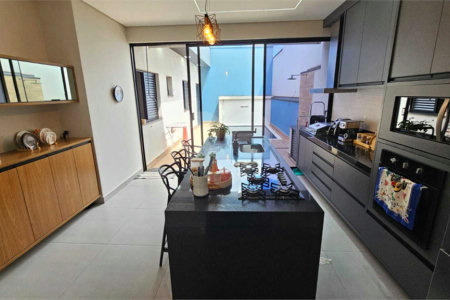 Casa à venda com 3 suítes no condomínio Mantova, Indaiatuba - SP