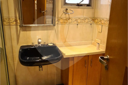 Apartamento para venda e locação de 130m² no Jardim Paulista com 2 suítes e 2 vagas.