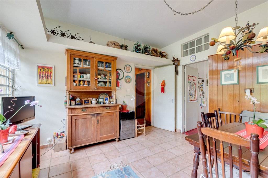 Casa Térrea à venda ou para alugar com 5 quartos, sendo 2 suítes,  em Jardim Prudência, São Paulo, SP