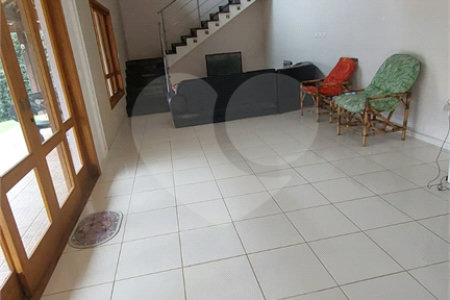 Casa à venda com 4 quartos, sendo 1 suíte, no condomínio Marf II, Bom Jesus dos Perdões - SP