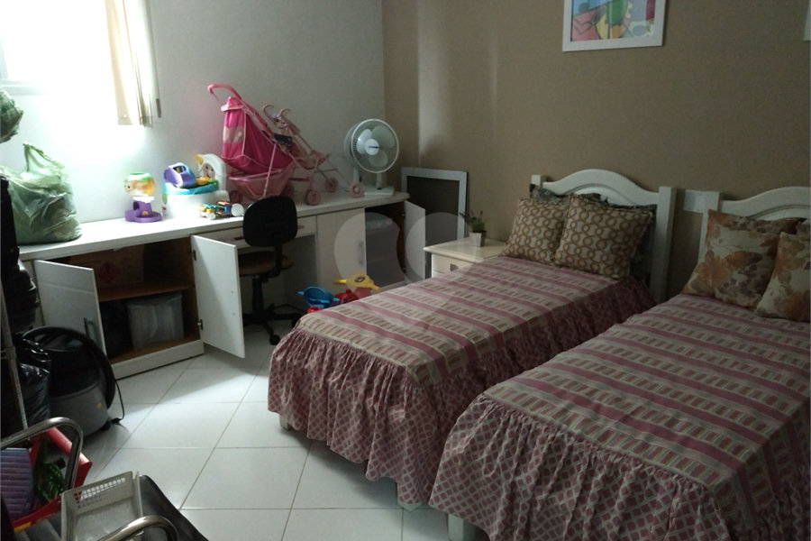 Casa Térrea à venda ou para alugar com 4 suítes em Horto, São Paulo, SP