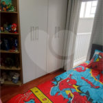 Casa à venda com 3 quartos, sendo 1 suíte, no condomínio Ville Resedá, São Paulo - SP