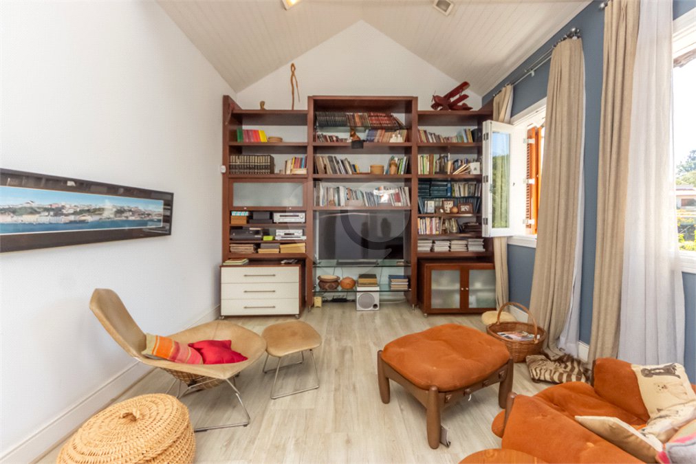 Casa de Vila à venda com 4 quartos, sendo 2 suítes, em Alto da Boa Vista, São Paulo, SP