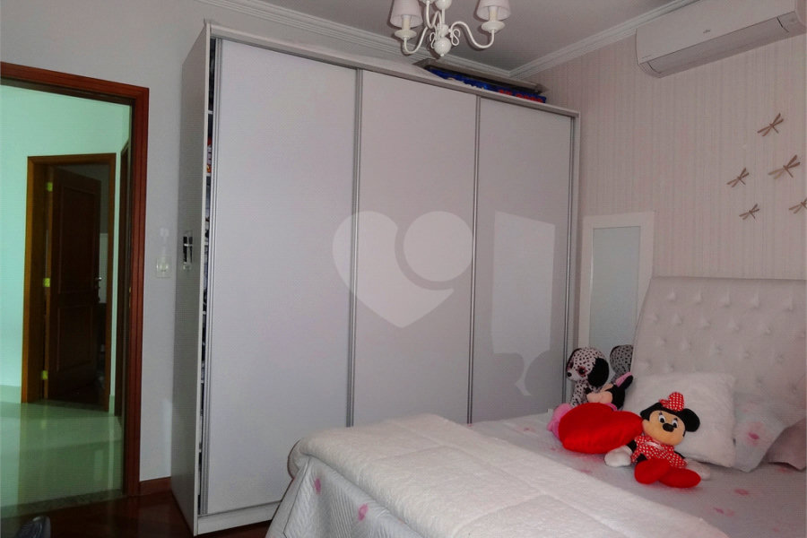 Sobrado à venda com 4 quartos, sendo 2 suítes, em Horto, São Paulo, SP