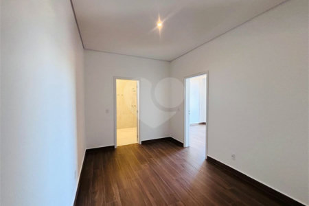 Casa à venda com 4 quartos, sendo 3 suítes, no condomínio Residencial Chácara Ondina, Sorocaba - SP