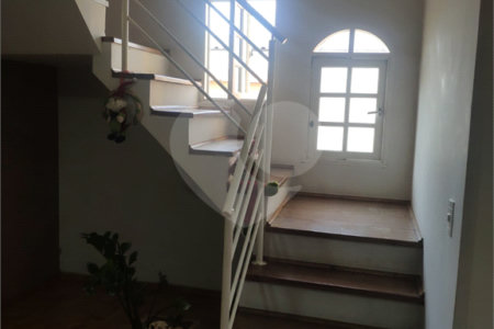 Sobrado à venda com 4 quartos, sendo 1 suíte, em Chácara Jafet, Mogi das Cruzes, SP