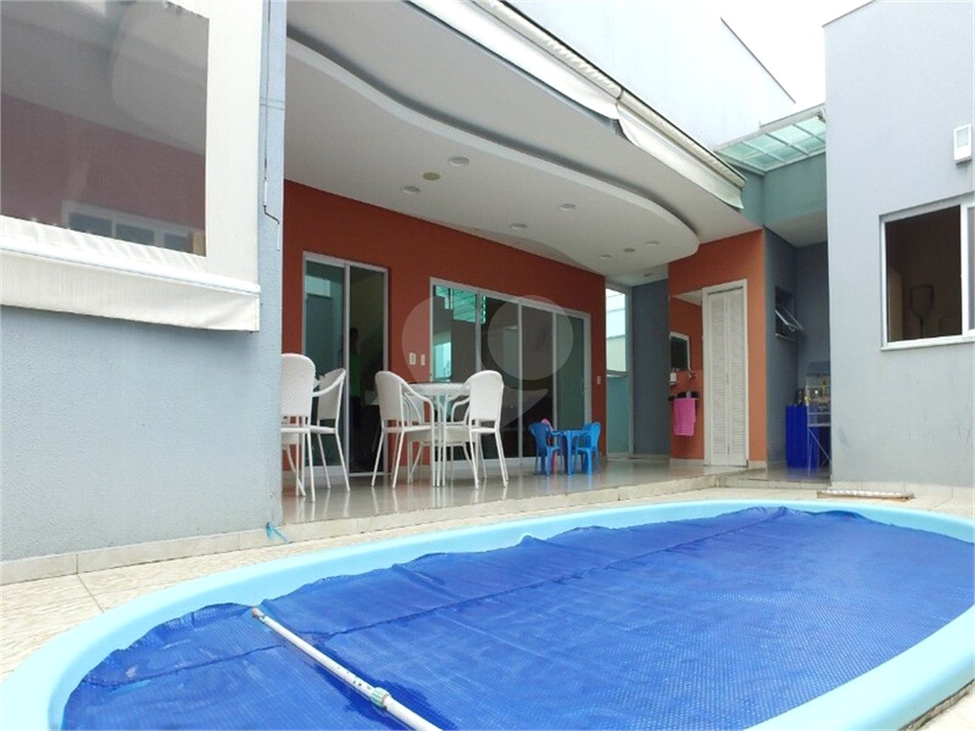 Casa à venda com 3 quartos, sendo 1 suíte, no condomínio Belvedere 2, Votorantim - SP