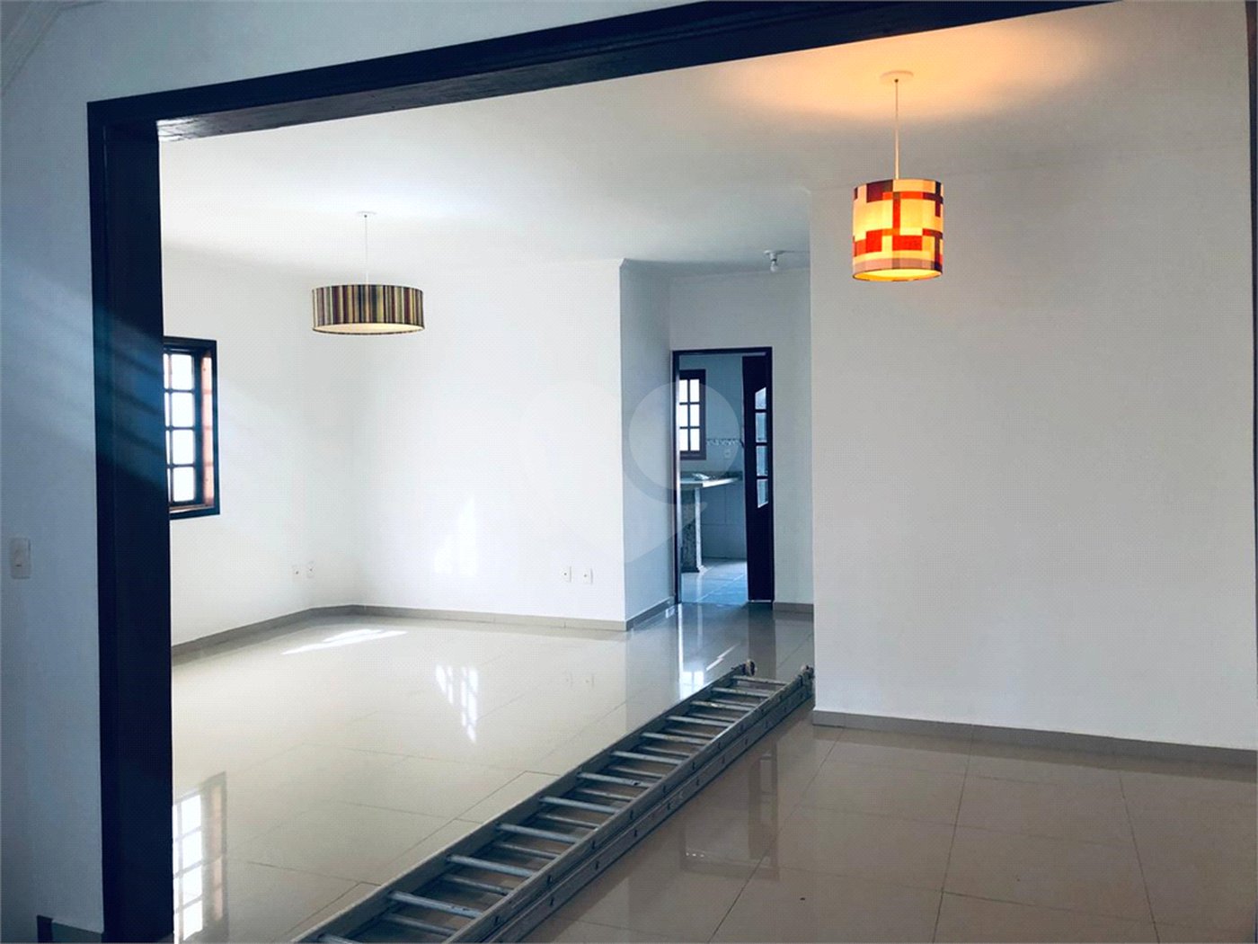 Sobrado à venda com 4 quartos, sendo 2 suítes,  em Vila Oliveira, Mogi das Cruzes, SP