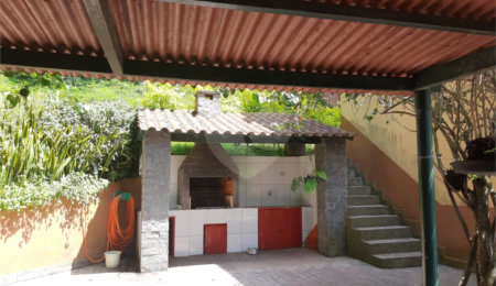 Sobrado à venda com 3 quartos, sendo 1 suíte,  em Roseira, Mairiporã, SP