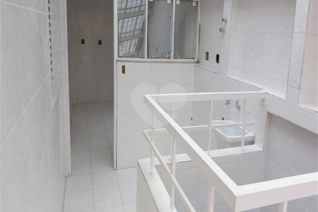 Sobrado à venda com 3 quartos, sendo 2 suítes, em Vila Paulicéia, São Paulo, SP