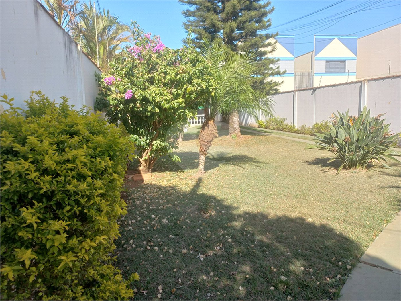 Casa térrea para venda ou locação no Parque Estancia Suíça.
