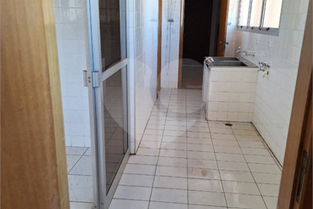 Apartamento à venda com 3 quartos, sendo 1 suíte, no Centro, Araraquara, SP