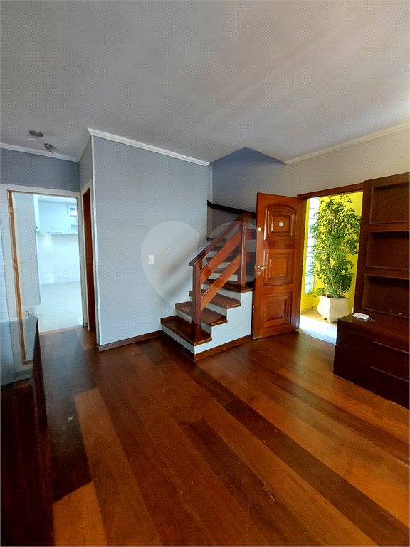 Sobrado à venda com 3 quartos, sendo 2 suítes, em Vila Romero, São Paulo, SP