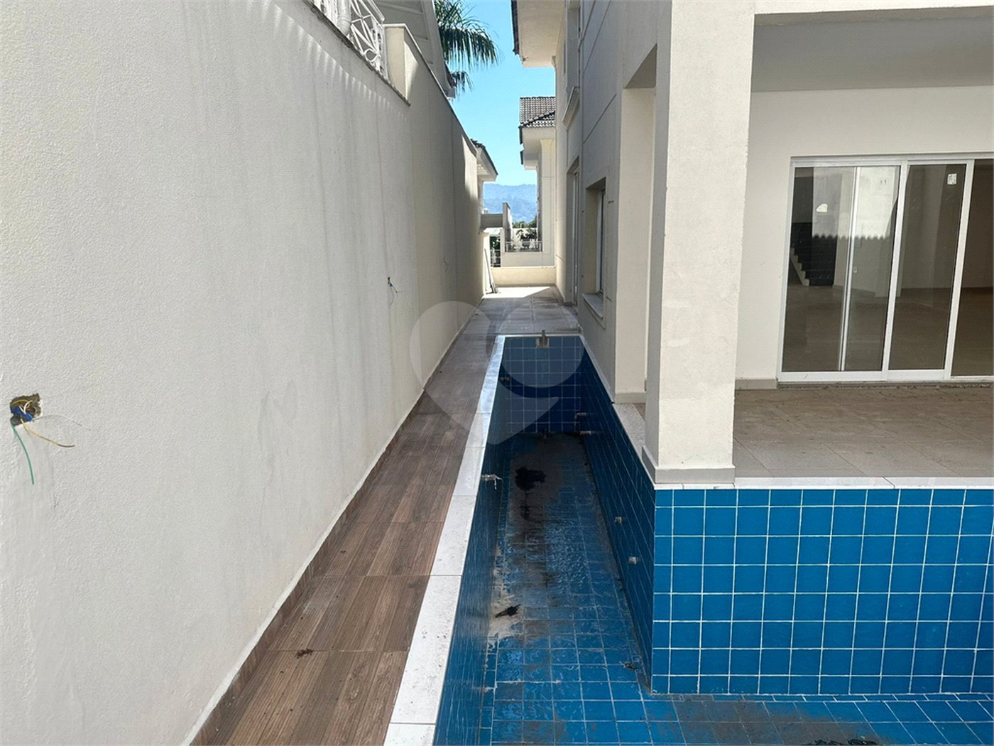 Casa à venda com 4 suítes no condomínio Villaggio Houda, São Paulo - SP