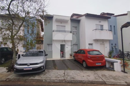 Casa à venda com 2 quartos, sendo 1 suíte, no condomínio Residencial Viva Vida, Cotia - SP