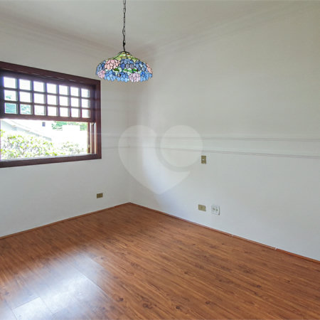 Casa à venda com 4 quartos, sendo 3 suítes,  no condomínio Vila das Flores, São Paulo - SP