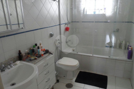Sobrado à venda com 5 quartos, sendo 3 suítes, em Interlagos, São Paulo, SP