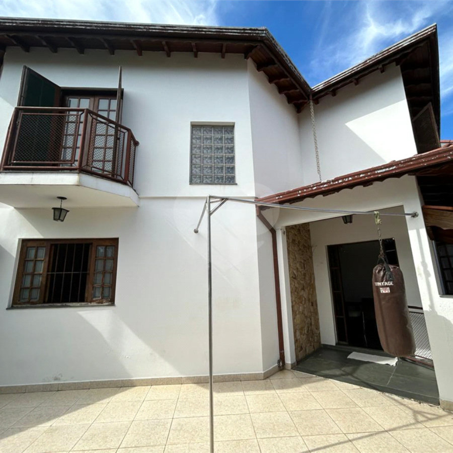 Sobrado à venda com 5 quartos, sendo 1 suíte, em Jardim Marisa, São Paulo, SP