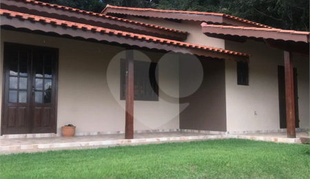 Casa à venda com 3 quartos, sendo 1 suíte,  no condomínio Marf II, Bom Jesus dos Perdões - SP