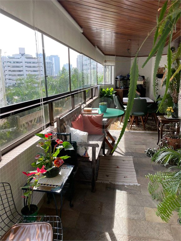 Apartamento à venda com 3 suítes em Granja Julieta, São Paulo, SP