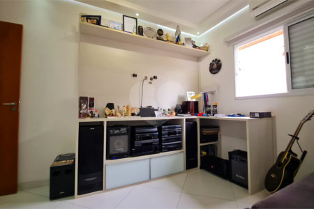 Sobrado à venda com 3 quartos, sendo 1 suíte,  em Jardim Leocádia, Sorocaba, SP