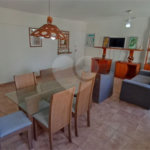 APARTAMENTO 2 QUARTOS (+1 REV.) MOBILIADO P/ALUGAR NO GUARUJÁ/PITANGUEIRAS 96m2 VISTA MAR