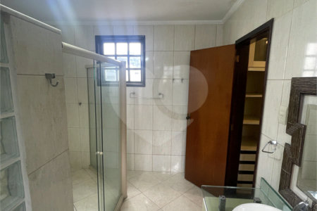 Casa à venda com 5 quartos, sendo 3 suítes, no condomínio Recanto das Palmeiras, Rio de Janeiro - RJ