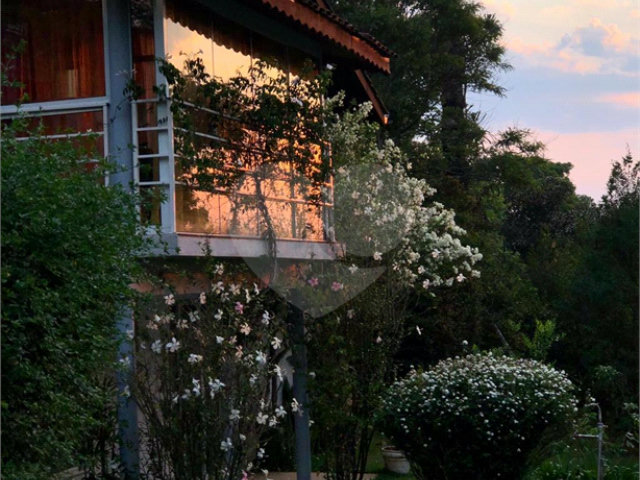 Casa Térrea à venda com 4 quartos, sendo 1 suíte,  em Roseira, Mairiporã, SP