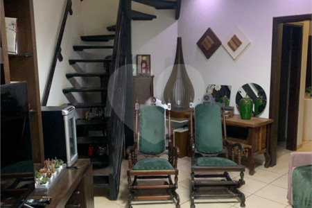 Sobrado à venda com 2 quartos no Centro, Três Lagoas, MS