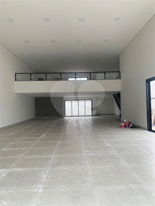 Indaiatuba - Venda - Galpão comercial :- Av Fábio Ferraz Bicudo - Alto padrão na localização e construção - R$ 5.500.000,00 - Em frente ao Day Hospital Indaiatuba - 04 banheiros - 02 copas -05 vagas - Lote 360 metros - Área construída 397 ms - Locação R$ 26.800,00 mais IPTU - R$ 650,00