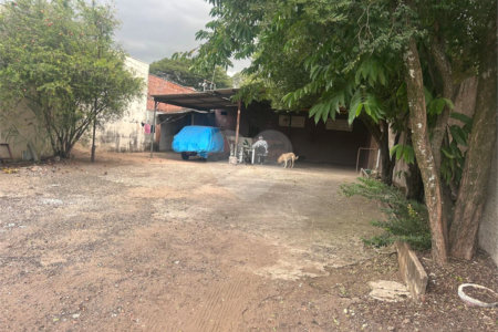 Terreno já cimentado a venda no Jockey Club