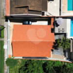 Casa térrea em Atibaia com 3 dormitórios (2 suítes), piscina, espaço gourmet, condomínio fechado