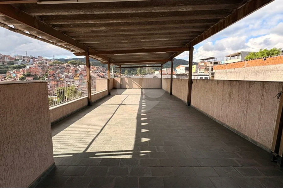 : Sobrado Amplo com Salão Comercial na Brasilândia – Pronto para o seu Negócio!
