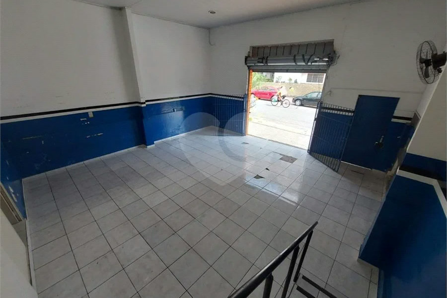 GALPÃO COMERCIAL DE 220,0 M² COM 02 BANHEIROS, COPA COM REFEITORIO, MEZANINO E VAGA DE GARAGEM PARA LOCAÇÃO NA LAPA
