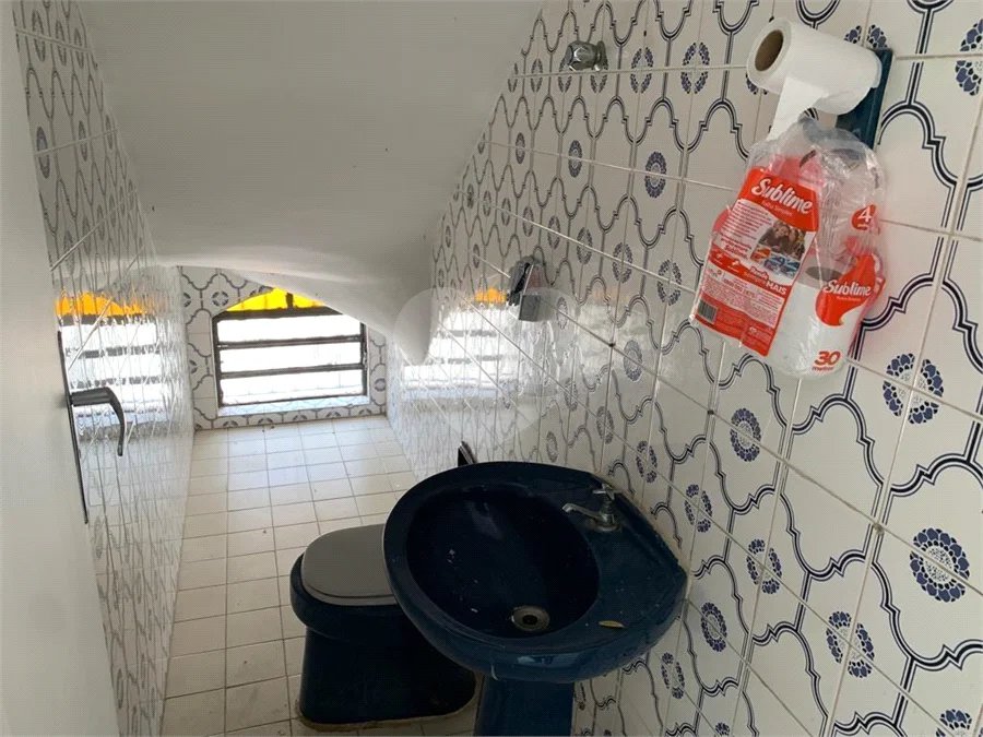 Casa espaçosa com 3 quartos, suíte, quintal e 2 vagas na Vila Santa Catarina