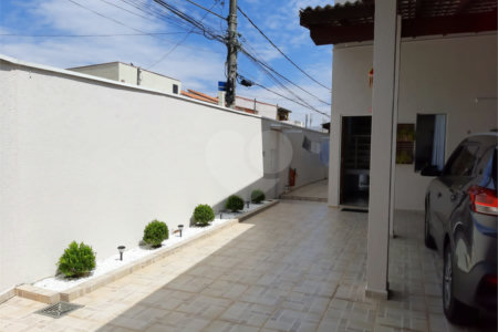 Sobrado à venda com 3 quartos, sendo 1 suíte, em Vila Suissa, Mogi das Cruzes, SP