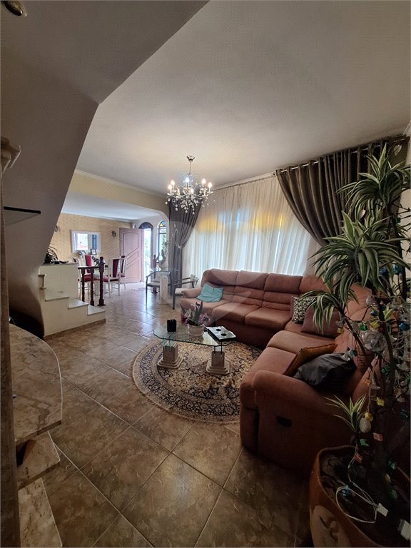 Sobrado à venda com 3 quartos, sendo 1 suíte, em Vila Santa Terezinha (zona Norte), São Paulo, SP