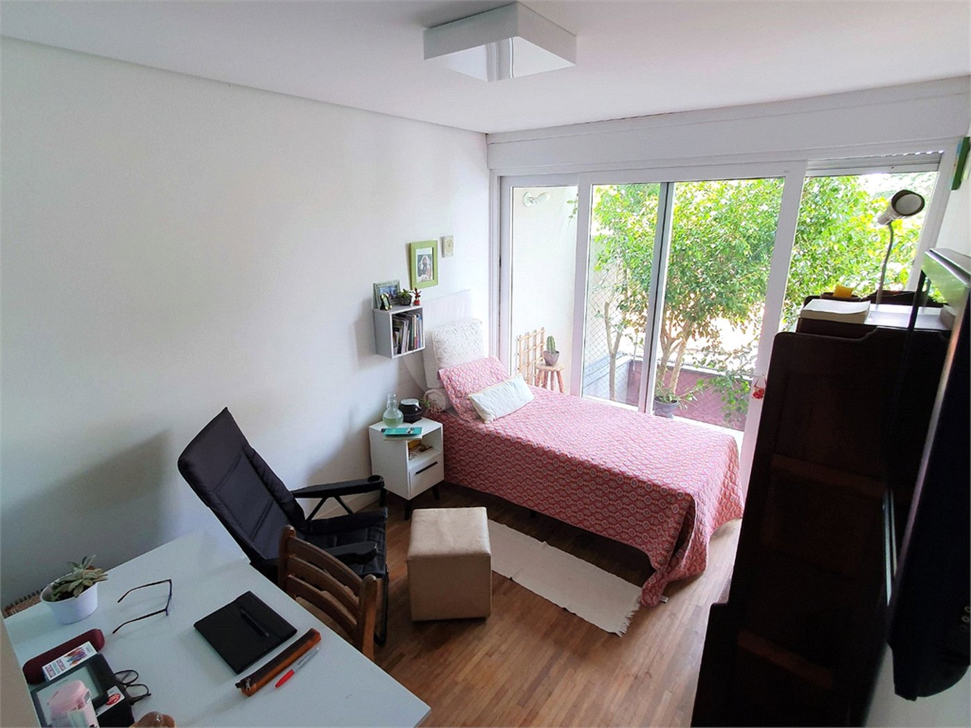 Casa à venda com 6 quartos, sendo 4 suítes, em Bosque da Saúde, São Paulo, SP
