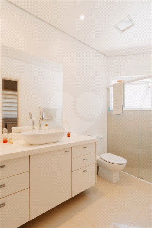 Casa à venda com 5 quartos, sendo 4 suítes, no condomínio Figueira Garden, Atibaia - SP