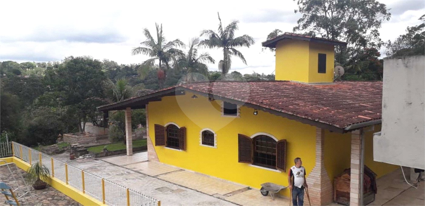 Casa à venda com 4 quartos, sendo 2 suítes, no condomínio Gleba II, Mairiporã - SP